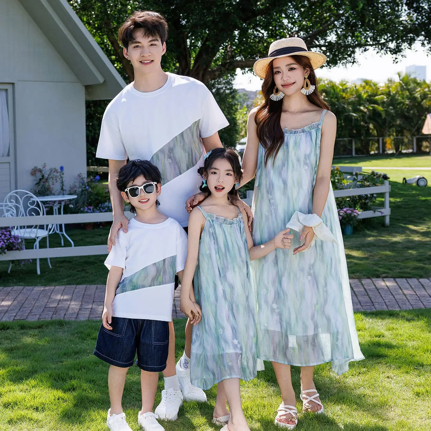 

2026 Summer Ombre Family Matching Outfits 3P/4P Mom Dad Kids Beach Maxi Dress & T-shirt Shorts Set Vacation Photoshoot