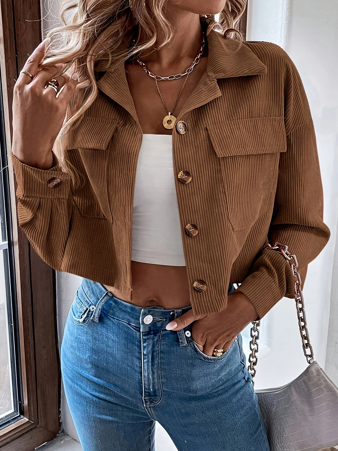 

A women's caramel brown pit striped short jacket, light and loose style daily versatile top, suitable for spring and autumn