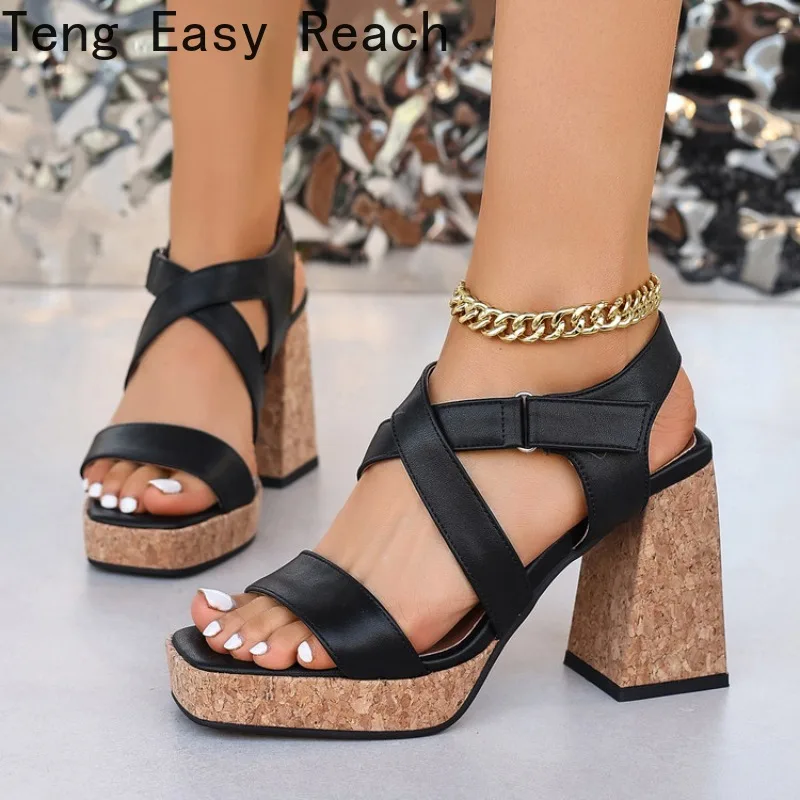 2026 Summer Fashion Fish Mouth Roman Style Flat Sandals Thick Heel Velcro Decoration Modern Simple Women's Shoes