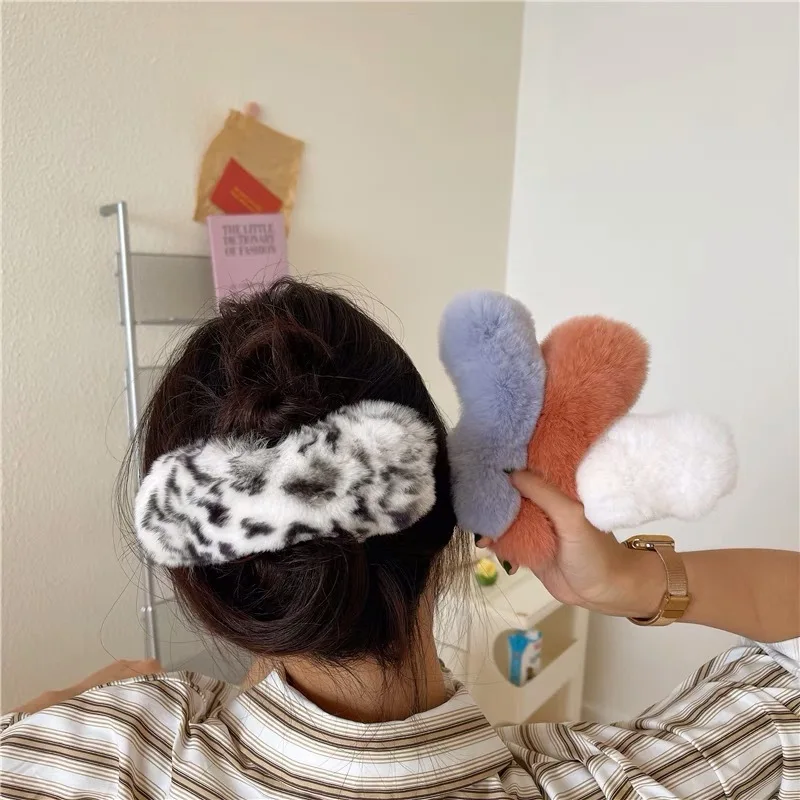 Internet celebrity real otter rabbit fur plush hair clip, large plate hair, duckbill clip, temperament, back of the head clip,