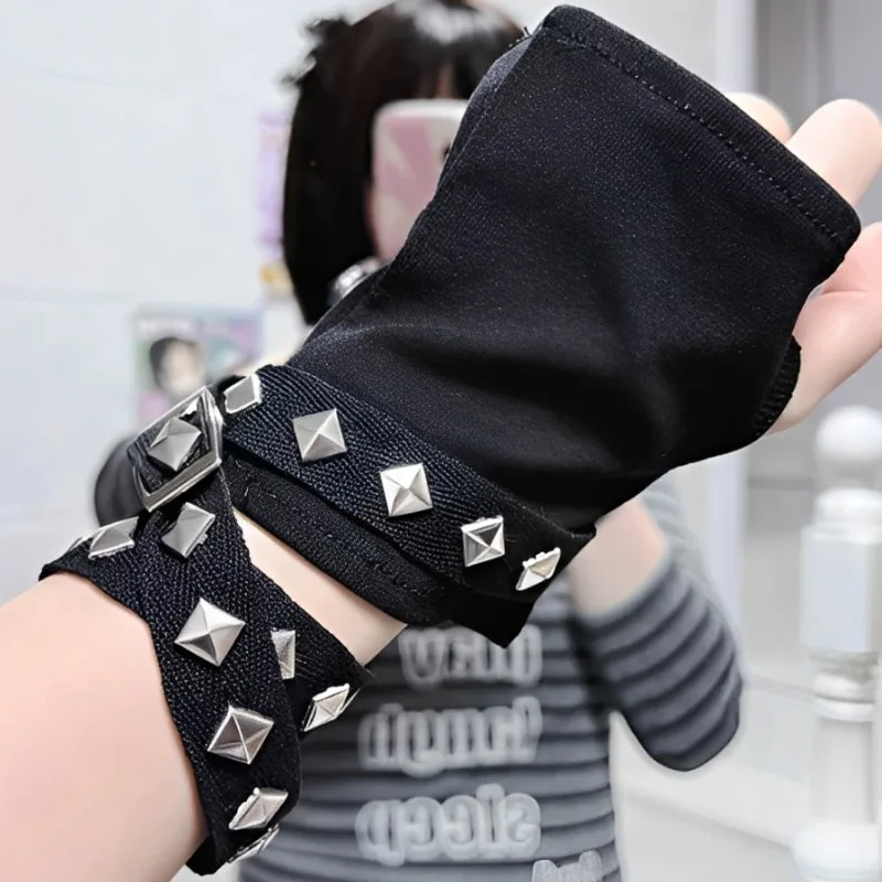 Dark Wind Rivet Wrapped Bracelet Half Finger Sleeve Subculture Women's Wristband Cool Handsome Gloves