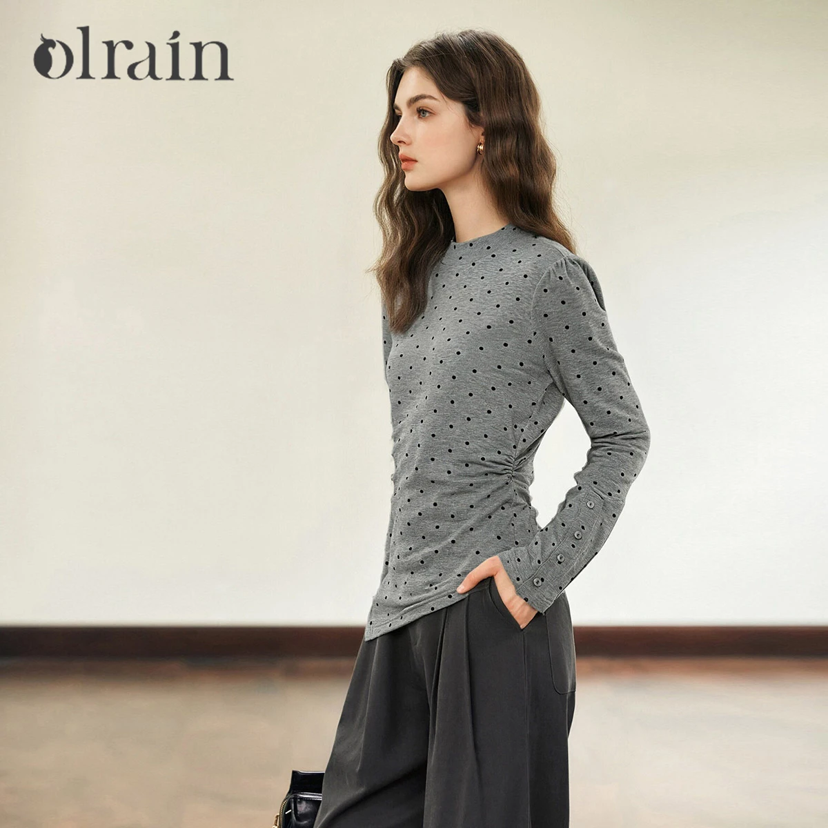 

OLrain Polka Dot Pattern 2025 New Women's Fashion Shirring Long-sleeved Tops O-neck Slim Fit Asymmetric Design Tees O57DT002362