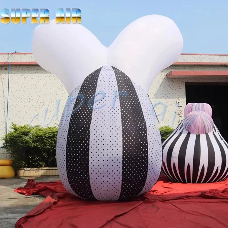 Opera d'arte gonfiabile di moda di coniglio a strisce gonfiabile modello di cartone animato così carino per lo sfilata commerciale