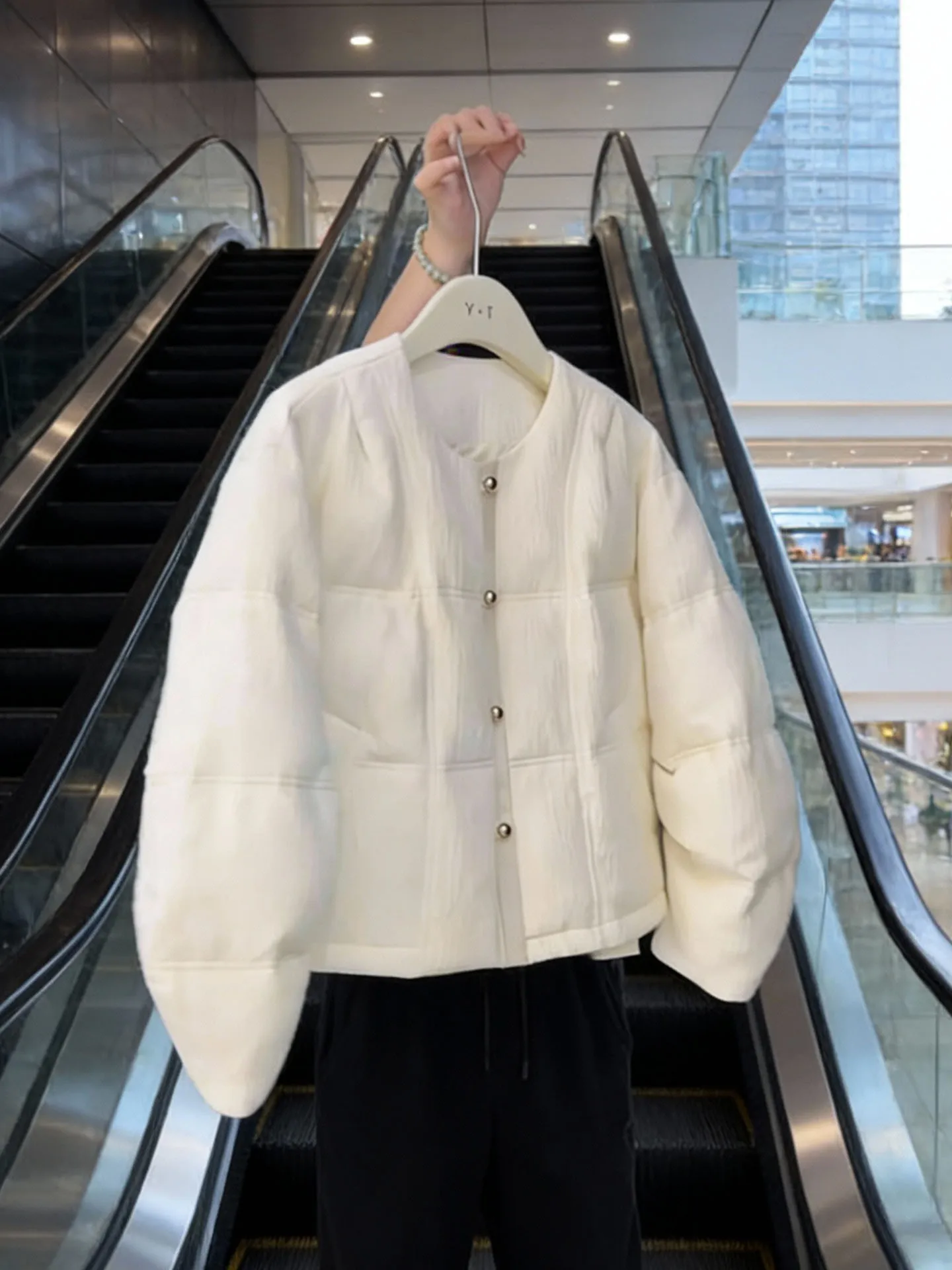 Sli ort Women's down Jaet in Beige New Chinese Sle Winter 2025 Faion Trend Warm Thiened Korean Version Regular Fit