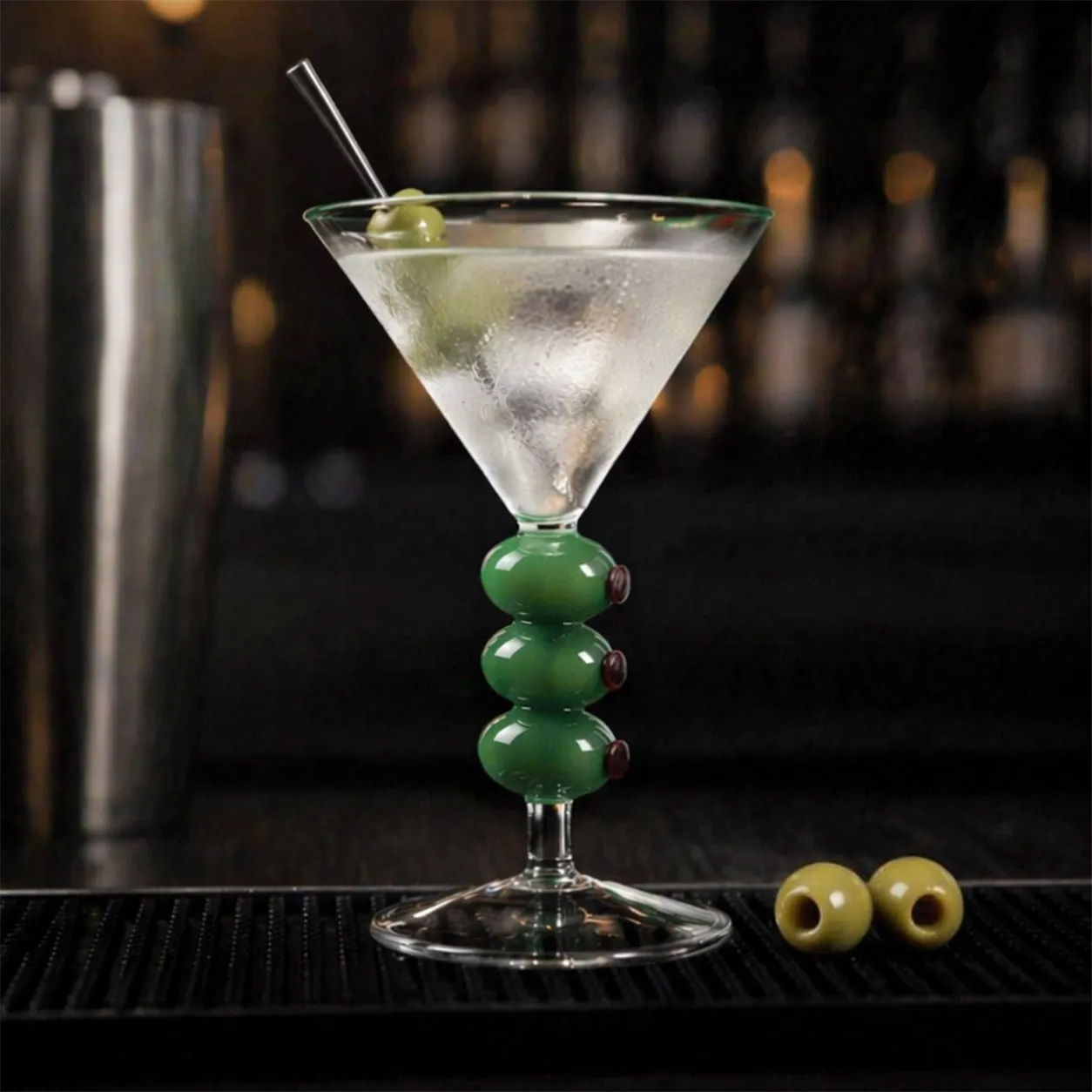 Creative Olive‑Skewer Martini Glass, Hand‑Blown Glass Cocktail Goblet, Atmosphere‑Enhancing Stemmed Glass for Bar & Lounge, Cust