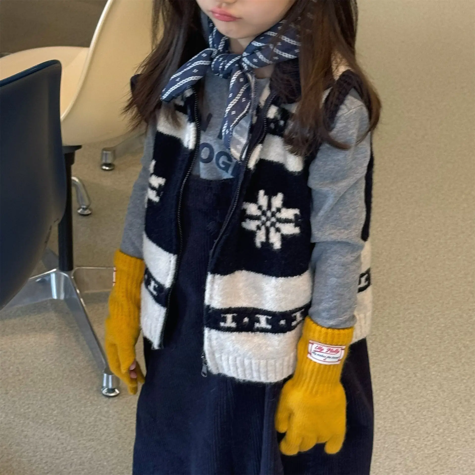 

2025 Winter New Children Warm Knit Vest Boys Girls Sleeveless Sweater Cardigan Baby Fashion Print Vest Coat Kids Casual Clothes