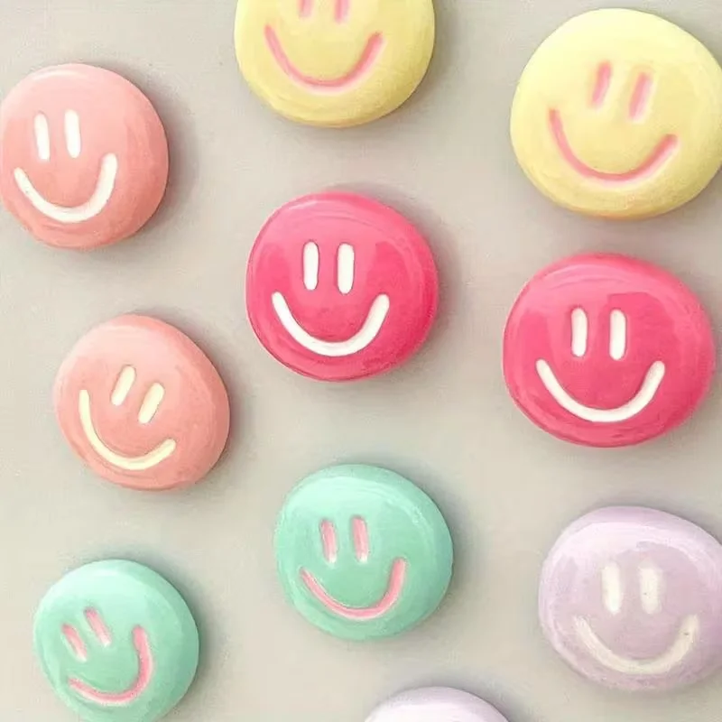 A Set of 5 Adorable Fridge Magnets, Specially Designed for Your Fridge, Featuring Humorous Little Smiling Face Patterns.