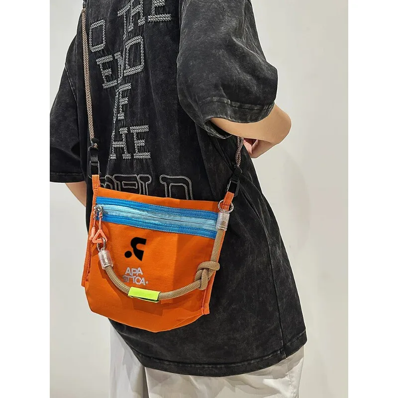 borsa-a-tracolla-casual-unisex-per-attivita-all'aperto-borsa-da-petto-alla-moda-con-colori-a-contrasto-leggera-da-portare-a-spalla-ideale-per-cellulare-adatta-a-uomini-e-donne