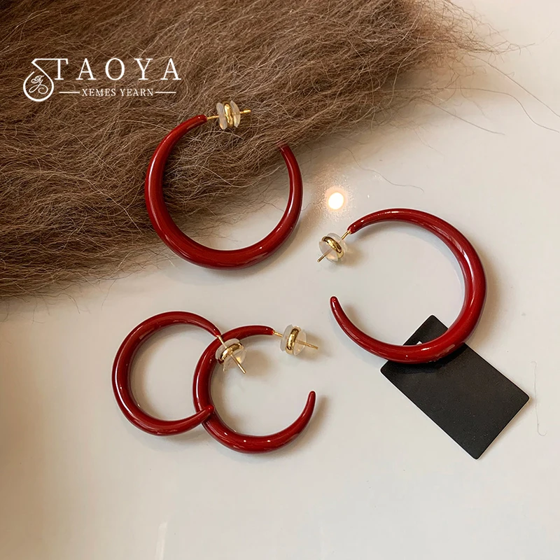 Brincos Pendentes em Forma de C Esmaltados em Vermelho Vinho para o Ano Novo de 2026, Estilo Europeu e Americano, Acessórios Simples para Mulheres