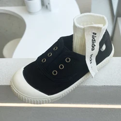 8001 black  Opoee soft soled children's canvas shoes boys and girls' cloth shoes baby Uwabaki versatile breathable cute