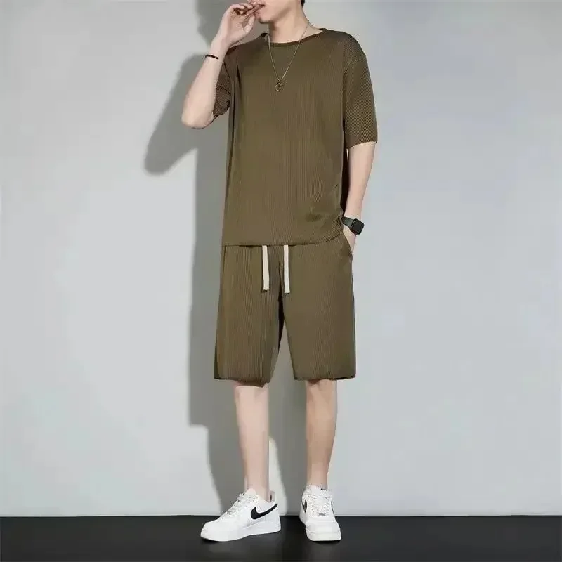 2024 New Pleated Short Sleeve Luxury T-shirt Japanese Loose Striped Pendant Half Sleeved Korean Trend Pleated O-neck T-shirt Men