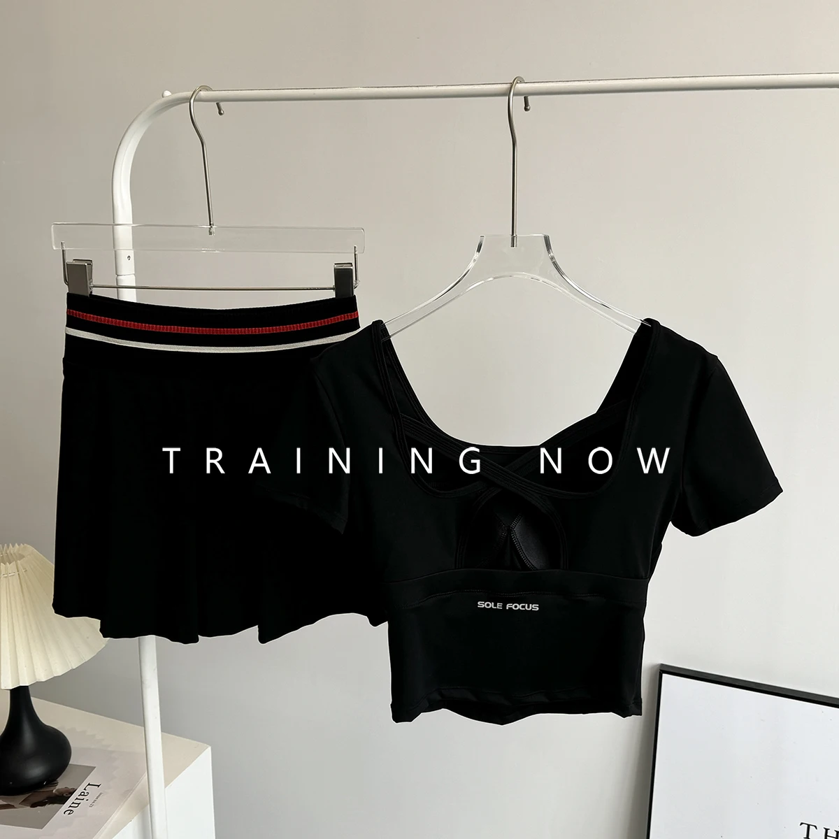 

Senior tennis sports suit for women in summer sexy beauty back yoga slim short-sleeved running fitness badminton suit