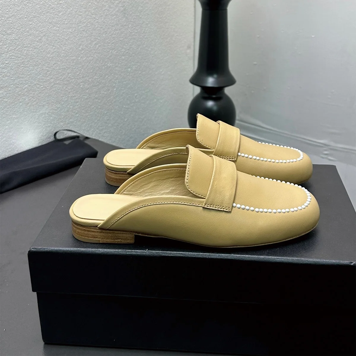 2026 High Quality Autumn women shoes flat backless mules stitching detail casual footwear ch25021381