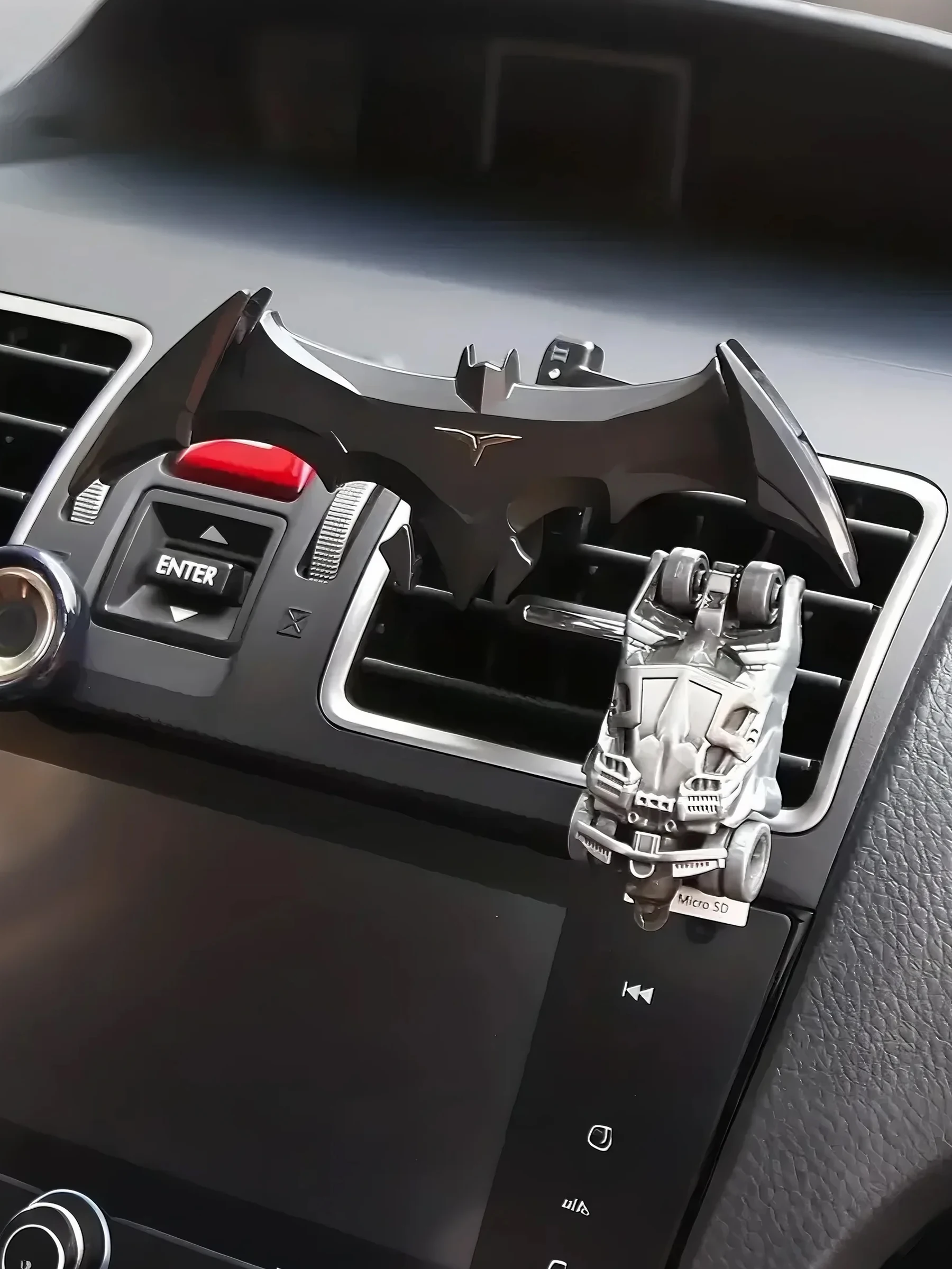 Bat-Shaped Car Phone Mount – Inspired by bat motifs, crafted from ABS material, an ideal accessory for car enthusiasts.