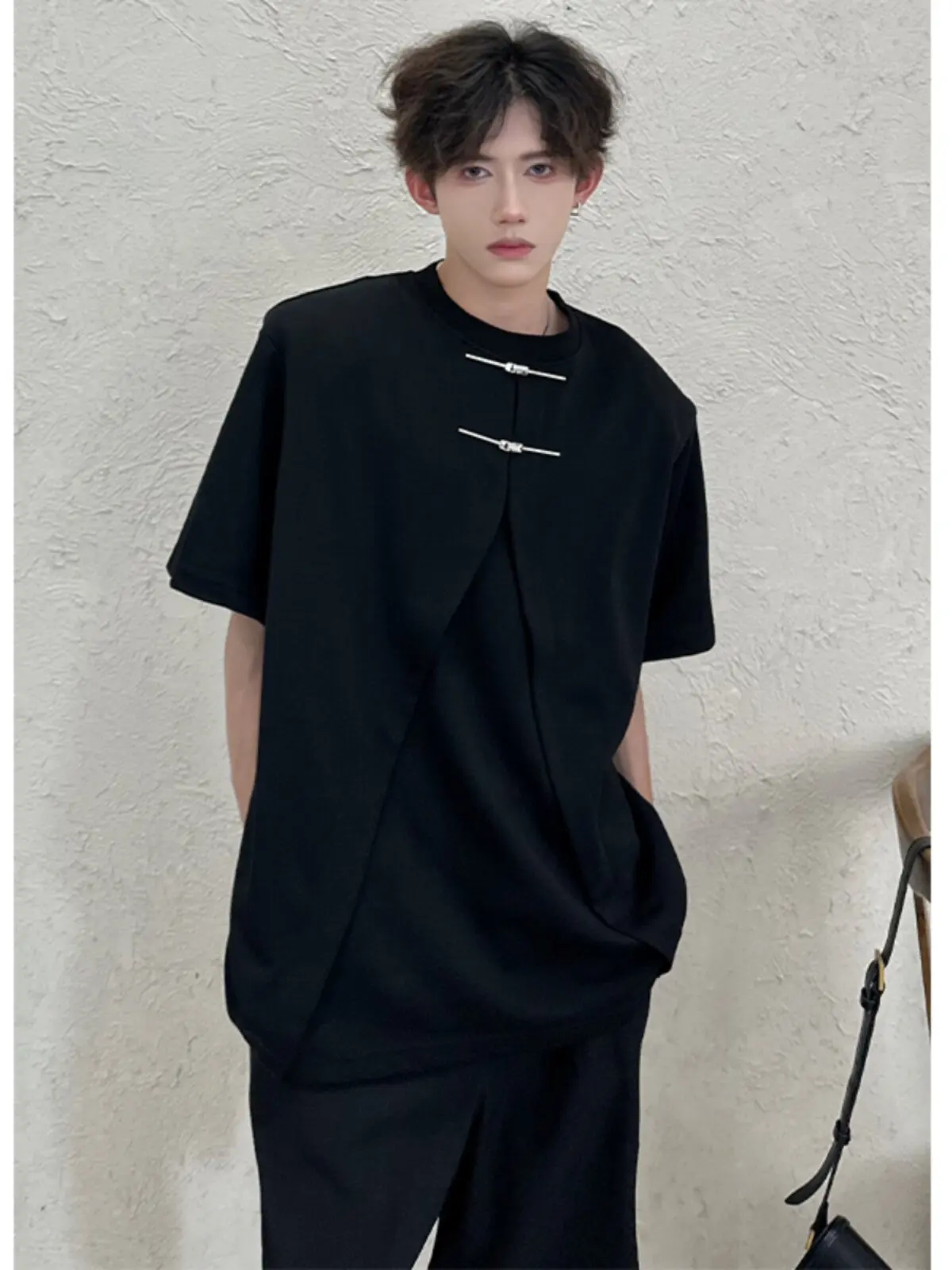 Deconstructed Padded Shoulder T-Shirt for Men, Summer Small Neckline Heavy Weight Structured Fifth Short Sleeve Casual Tee Top