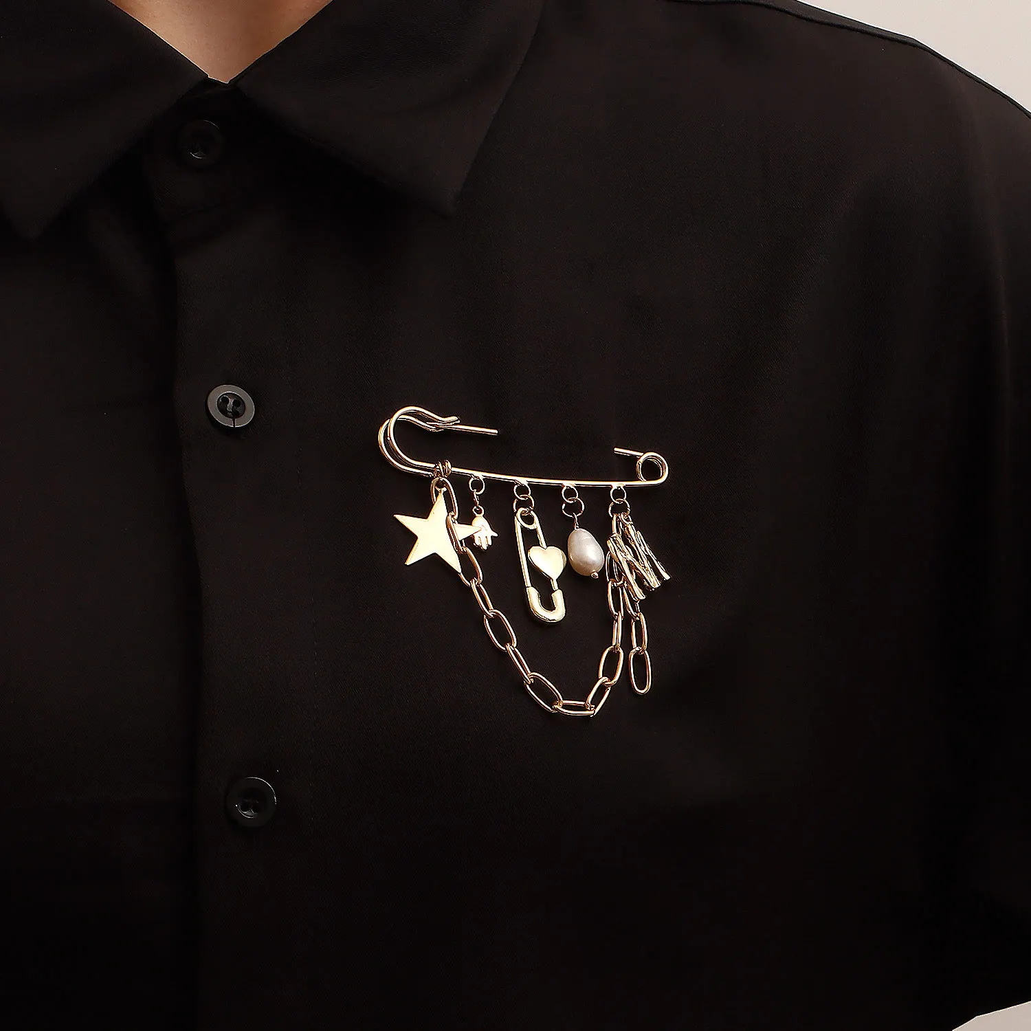 Fashion trend ins Metal wind Sue pin Pentagram letter M pendant brooch accessories selling creative accessories