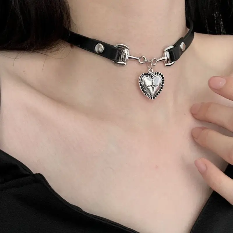 Goth Vintage Y2K Black Heart Leather Necklace For Women Punk Choker Collar Chain Delicate Charm Jewelry Stuff Couple Accessories