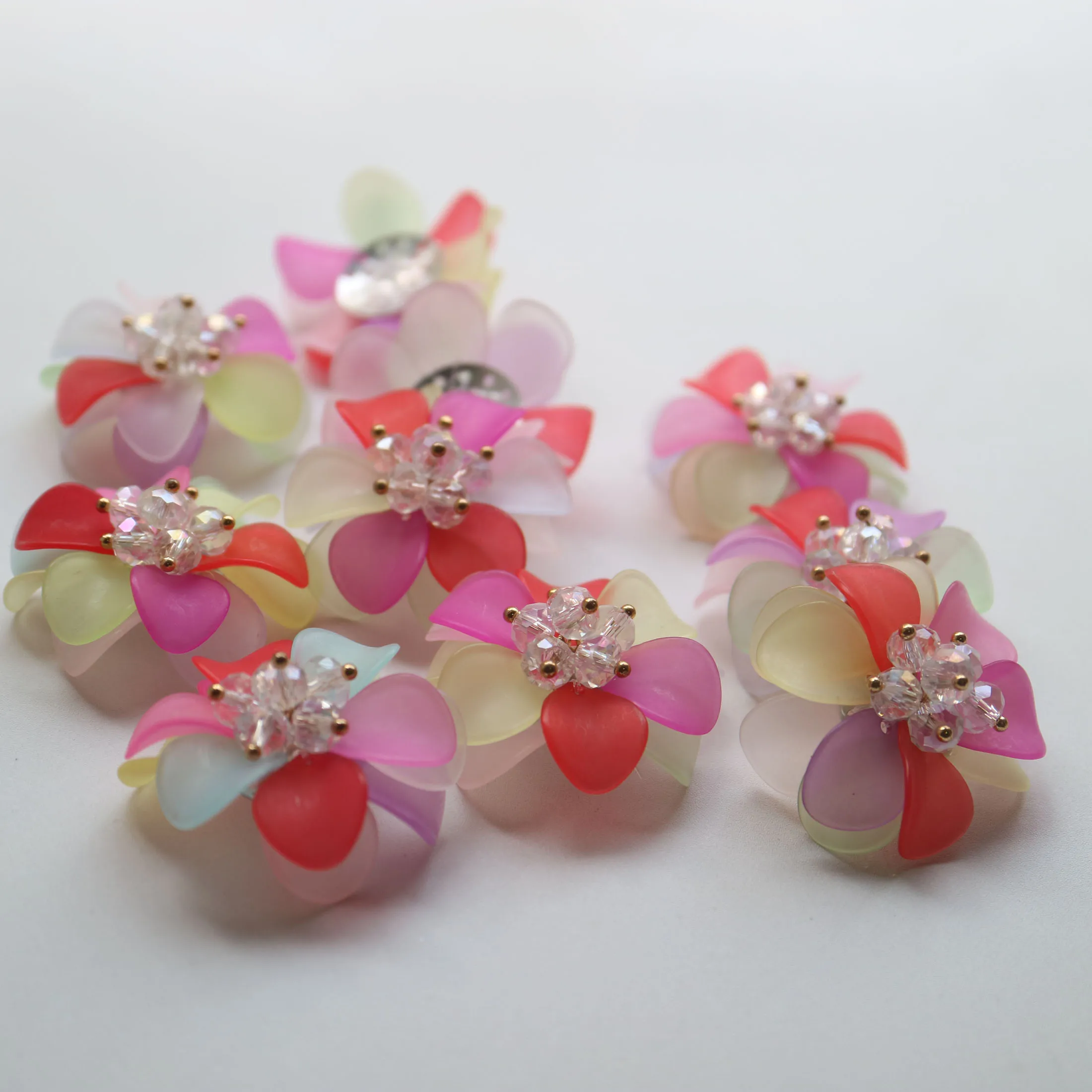 10pc/lot white red Pearl beaded Patches for clothes DIY Sew on Flower badge floral leaves Applique parches bordados para