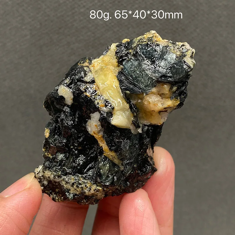 100% خام الحيوتيت الطبيعي التورمالين الأصفر عينات معدنية أحجار شفاء كريستال