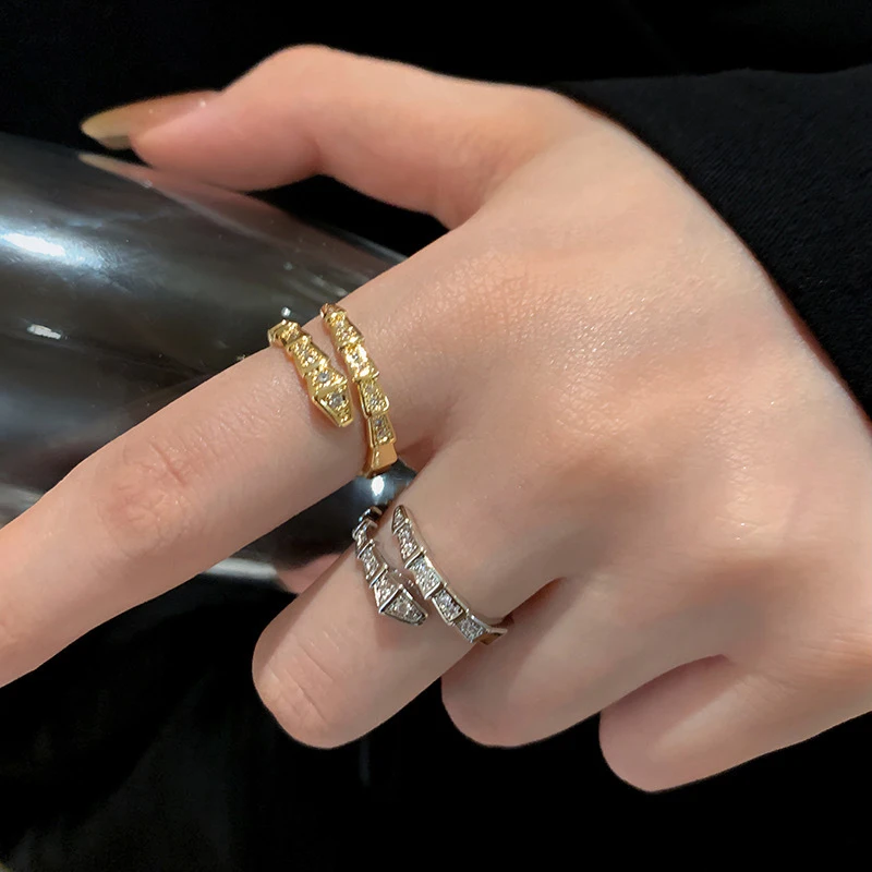 Cincin bentuk ular kristal, mewah ringan untuk wanita anak perempuan zirkon berkilau indah pembuka cincin jari dapat disesuaikan hadiah perhiasan pernikahan