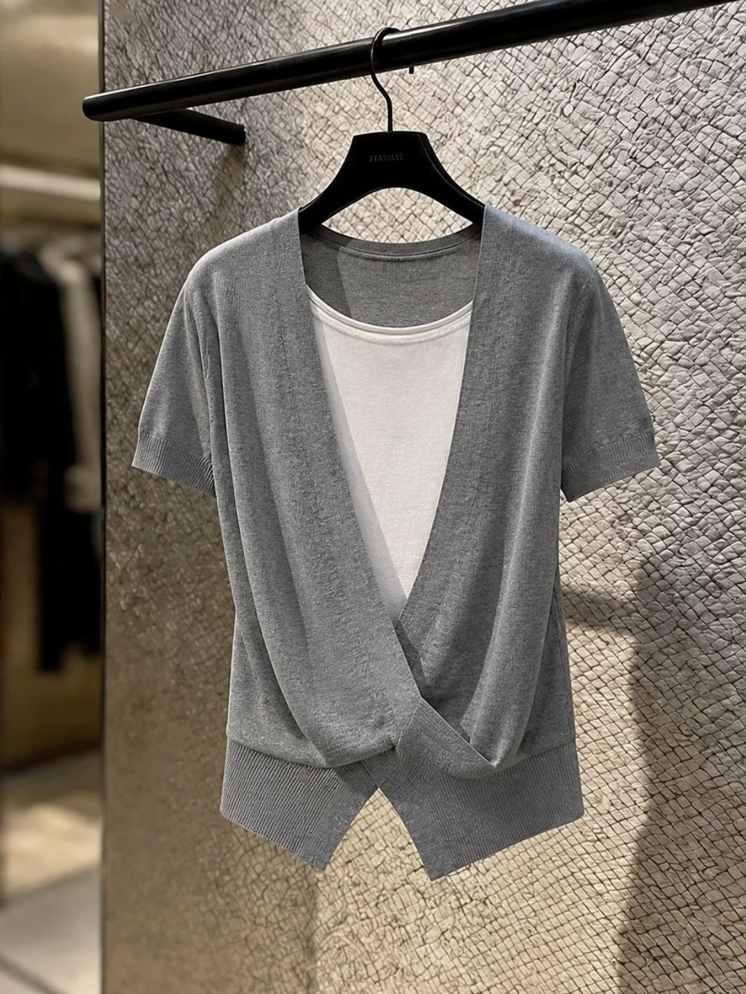 

Summer Ice Silk Knitted Short Sleeve Loose Fit Color Block Fashionable Korean Style Women's Top Stylish Casual Breathable