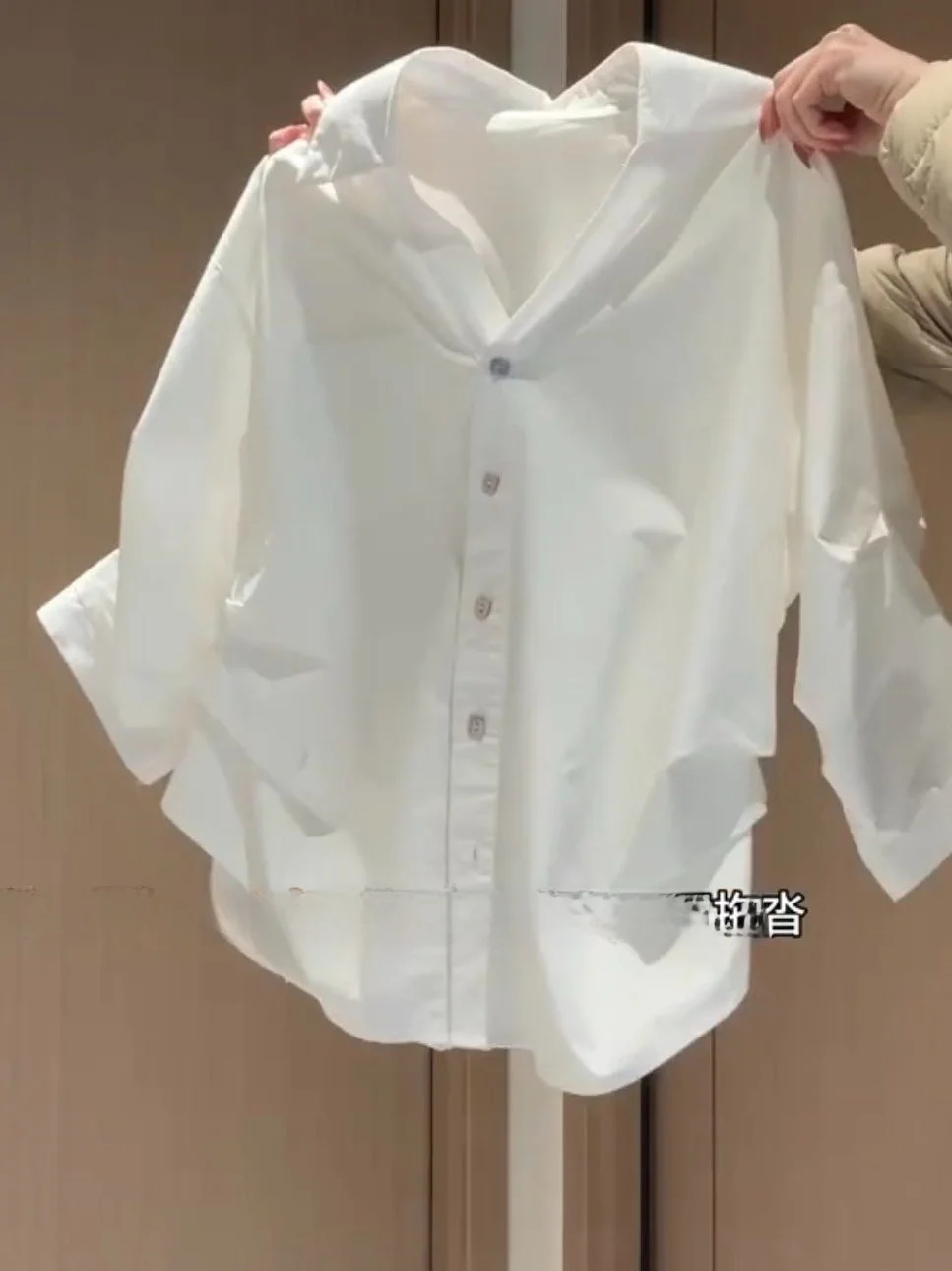 

Корейская шикарная свободная рубашка с завышенной талией для женщин: модный, простой, универсальный топ для повседневной носки, легкий, из роскошной хлопково-полиэстеровой смеси, весенняя коллекция