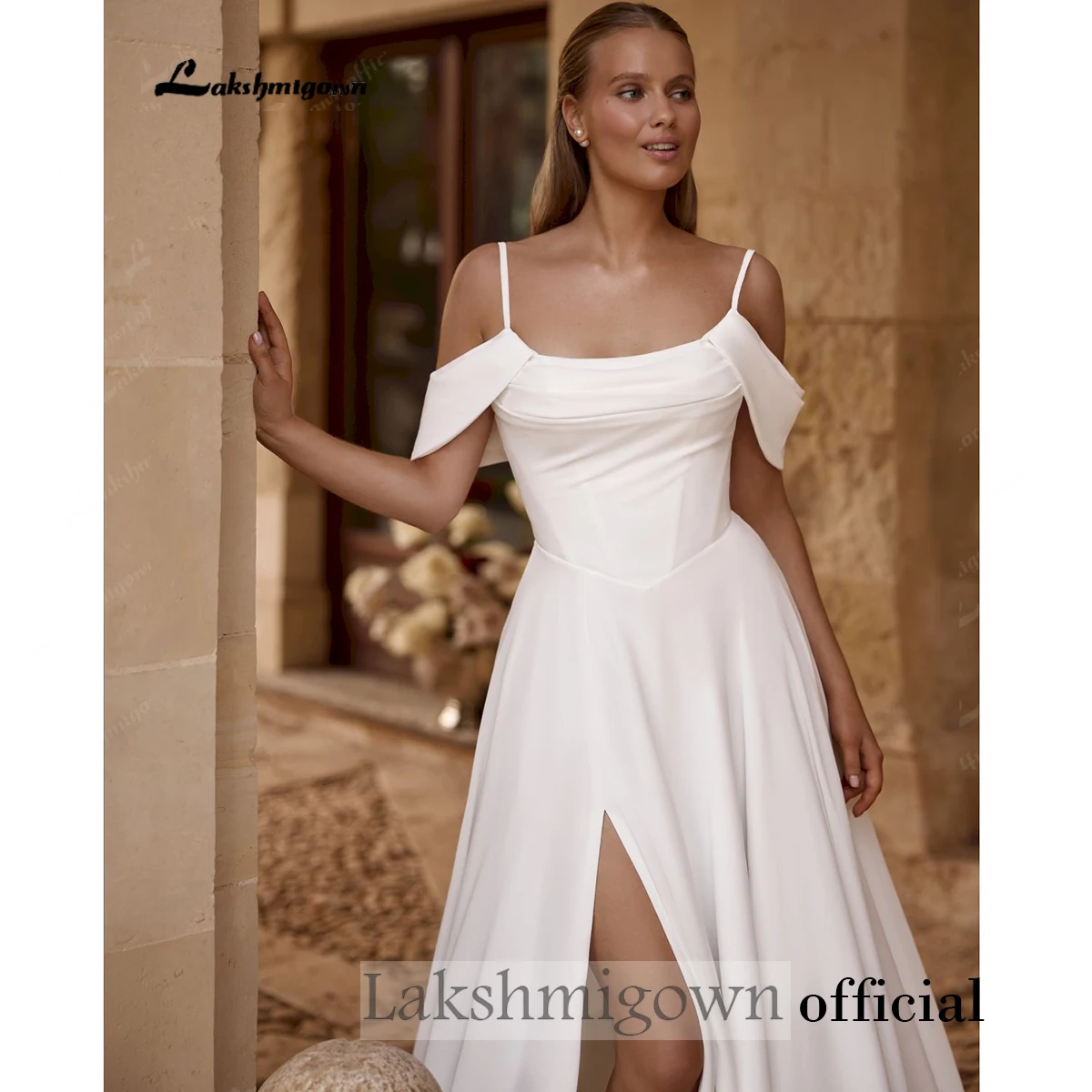 Minimalistisches Chiffon-Brautkleid, schulterfreies Design, Spaghettiträger, hoher Schlitz, A-Linien-Schnitt, Hochzeitskleid für Kirche, Outdoor-Hochzeit, nach Maß. – Detail 8