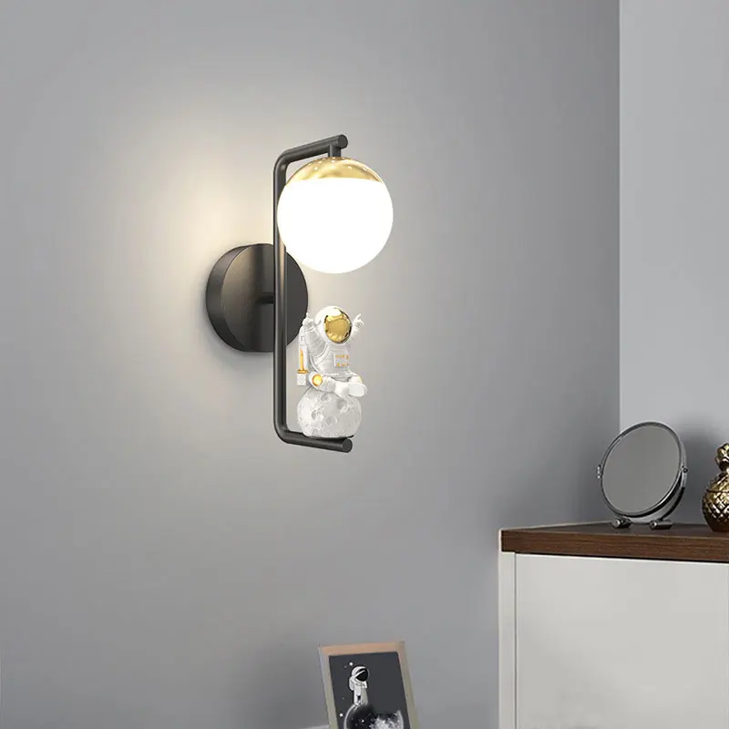 Lámpara de pared para dormitorio, luz de mesita de noche, creativa, minimalista, moderna, para sala de estar, habitación de niños, Fondo de astronauta y Luna, nueva