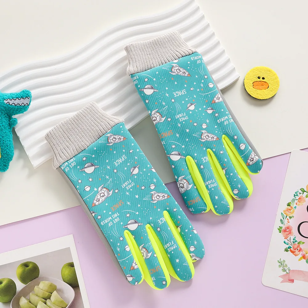 قفازات أطفال مع عزل قطيفة للاستخدام الخارجي في الشتاء وقفازات سميكة مضادة للبرد للعب مع الثلج في الشتاء