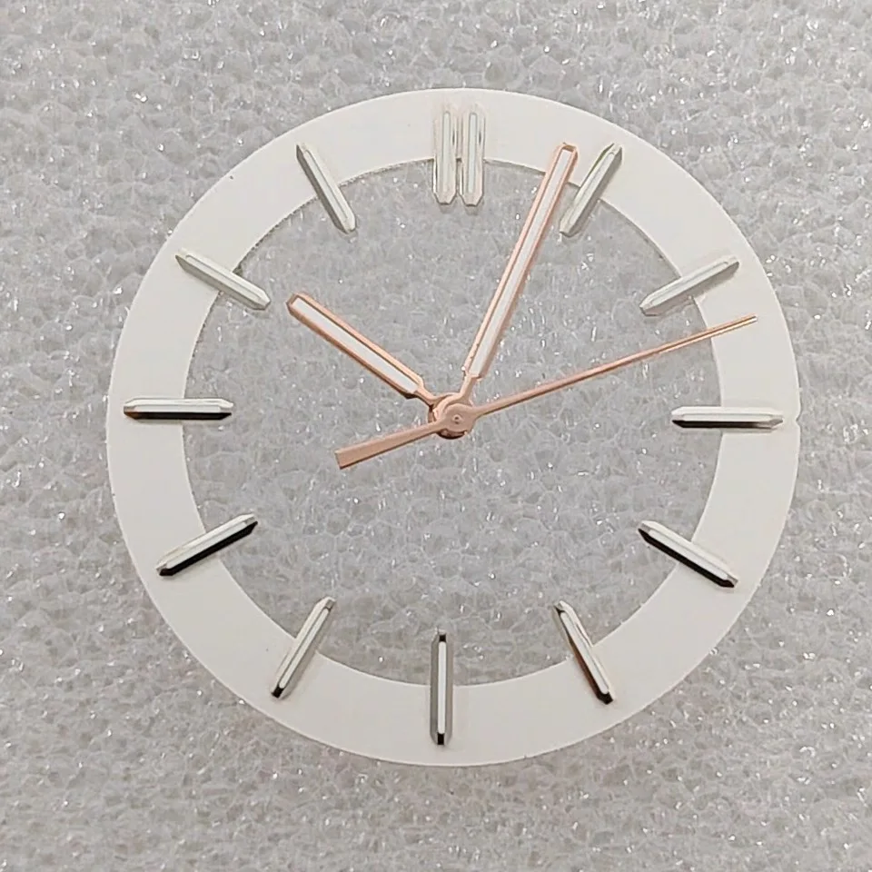 Zestaw akcesoriów: przezroczysta folia na tarczę 31.8MM, zielona luminescencja, tarcza i wskazówki, kompatybilny z mechanizmami NH35/70.