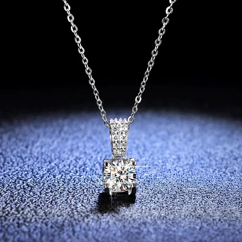 KyanGem 18K Gold Inlaid Diamond Women's Necklace Classic 1-carat Pendant Milgrain-edge Moissanite Pendant 18K Collarbone Chain