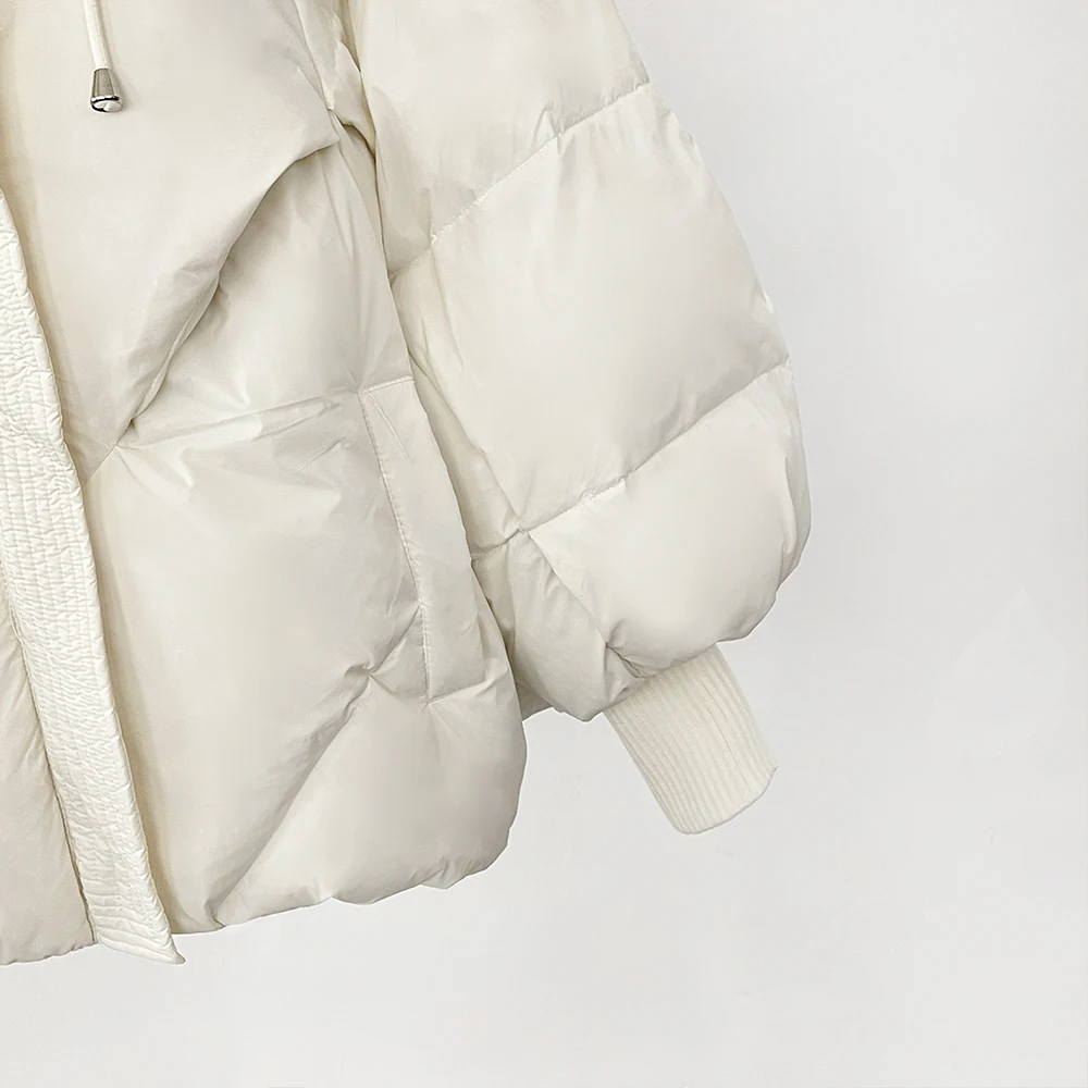 MENINA Addensare Caldo Cappotto con maniche lavorate a maglia Piumino d'anatra bianco Parka medio lungo 2025 Nuovo inverno Grande piumino con cappuccio in vera pelliccia da donna