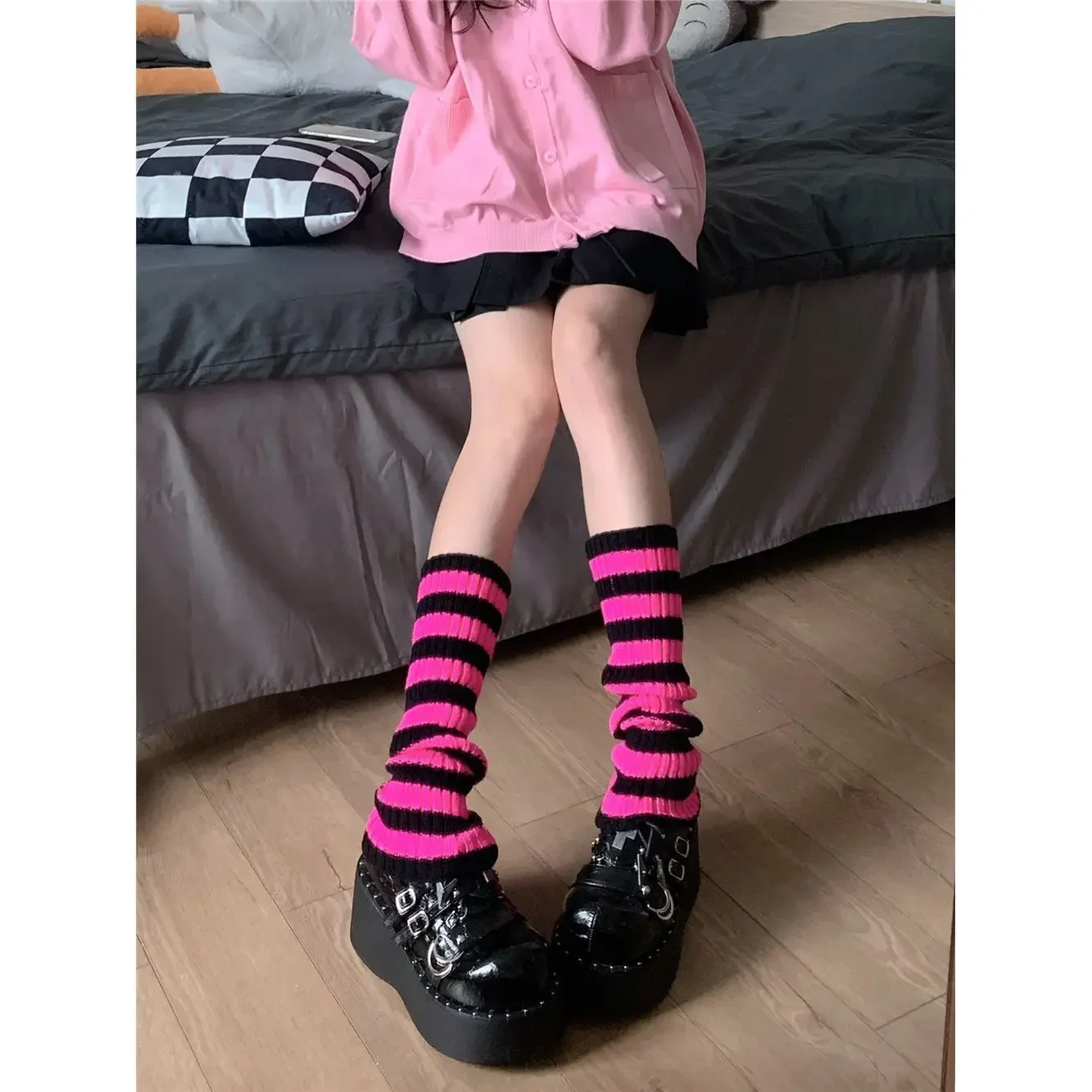 ถุงเท้าถักลายทางสีสันสดใส สไตล์นักเรียน JK เท่ห์ หวาน ทันสมัย สำหรับสาวฮอต  รองเท้าเลกกิ้งอุ่นๆ สวมใส่สบายที่บ้าน