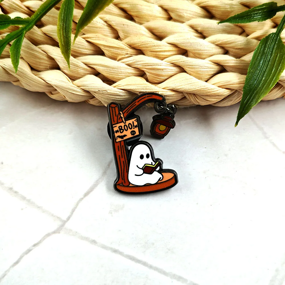 Halloween Ghost Reading Brooch BOO Slogan Lantern Badge Festival Themed Decorations Enamel Pin Cartoon Peripheral Accessories