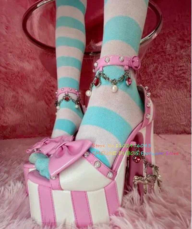 

Босоножки женские из лакированной кожи на массивном каблуке, очаровательные сандалии в полоску, на платформе, с бантом, кристаллами, цепочкой на щиколотке, в стиле пэчворк, розовые и белые