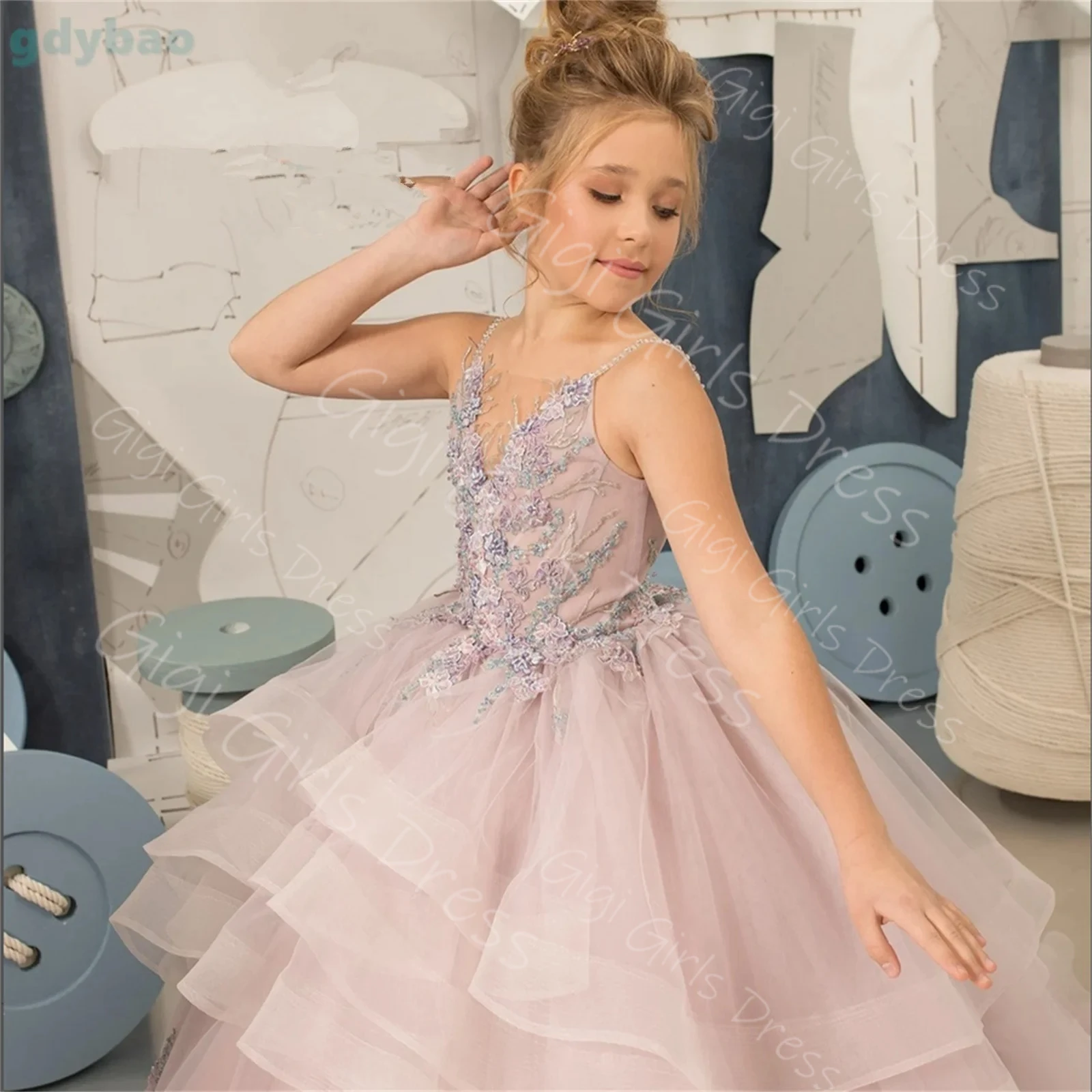 فستان فتاة الزهور مخصص لحفلات الزفاف للأطفال قبالة الكتف كم كامل مطرز يزين تكدرت تول فستان الأميرة المسابقة