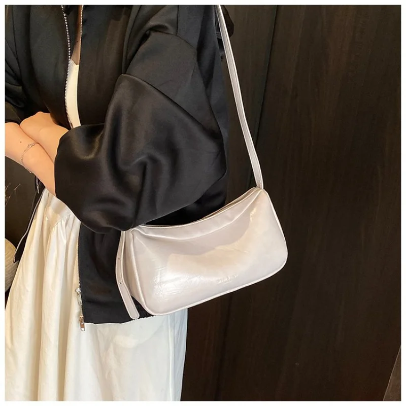 

Classic Designer Handbag For Ladies, Leather Crossbody Shoulder Bag, Women's Tote Bag With Zipper Closure