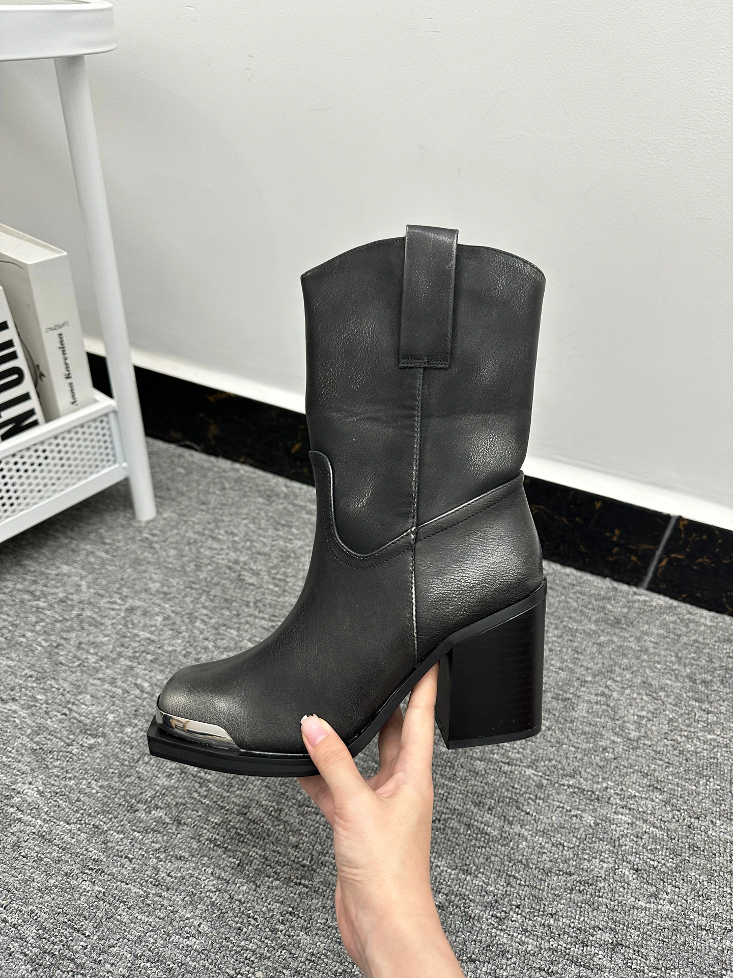 

Модные ретро цветные металлические антиокрашенные ботинки на высоком каблуке, женские ботильоны, эластичные удлиняющие ноги с квадратной головкой