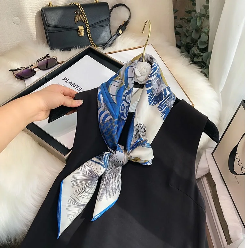Bufanda de seda 100% para mujer, chal con estampado azul, a la moda, con bordes enrollados a mano, 90