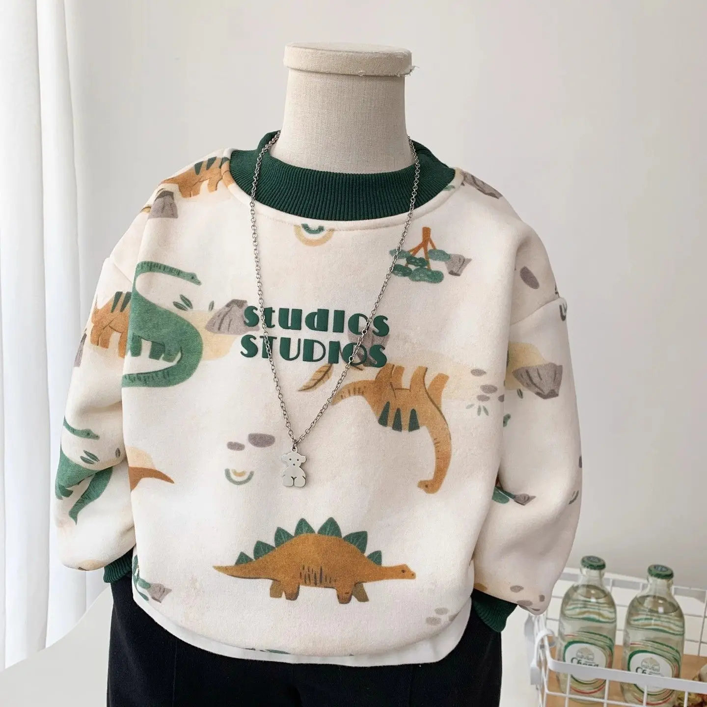 

Boys' Cartoon Fleece Sweatshirt Autumn Winter One-Piece Fleece Pullover Shirt for Young Children with Full Dinosaur Print
