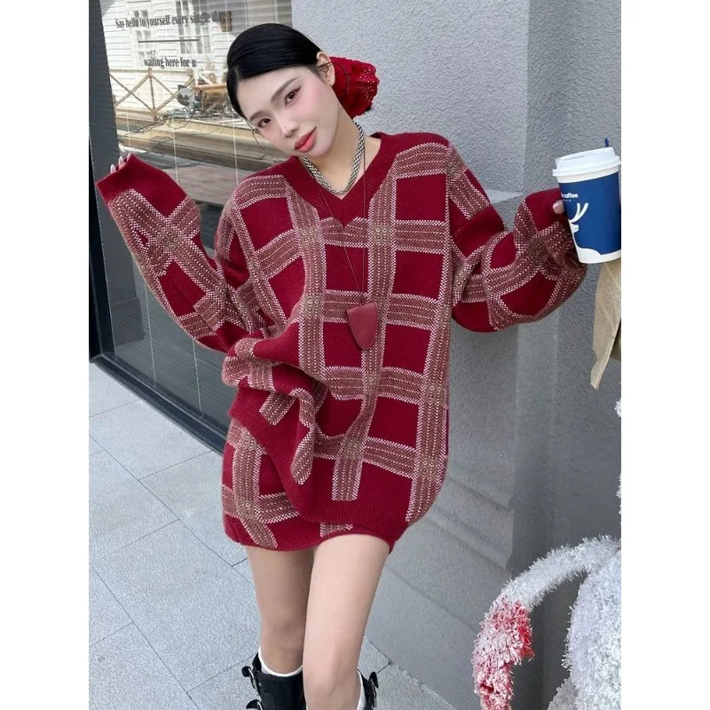 

High-end Plaid Lazy V-neck Sweater Set for Women New Autumn Winter Style Half-body Hip-hugging Short Skirt Knitted Two-piece Set
