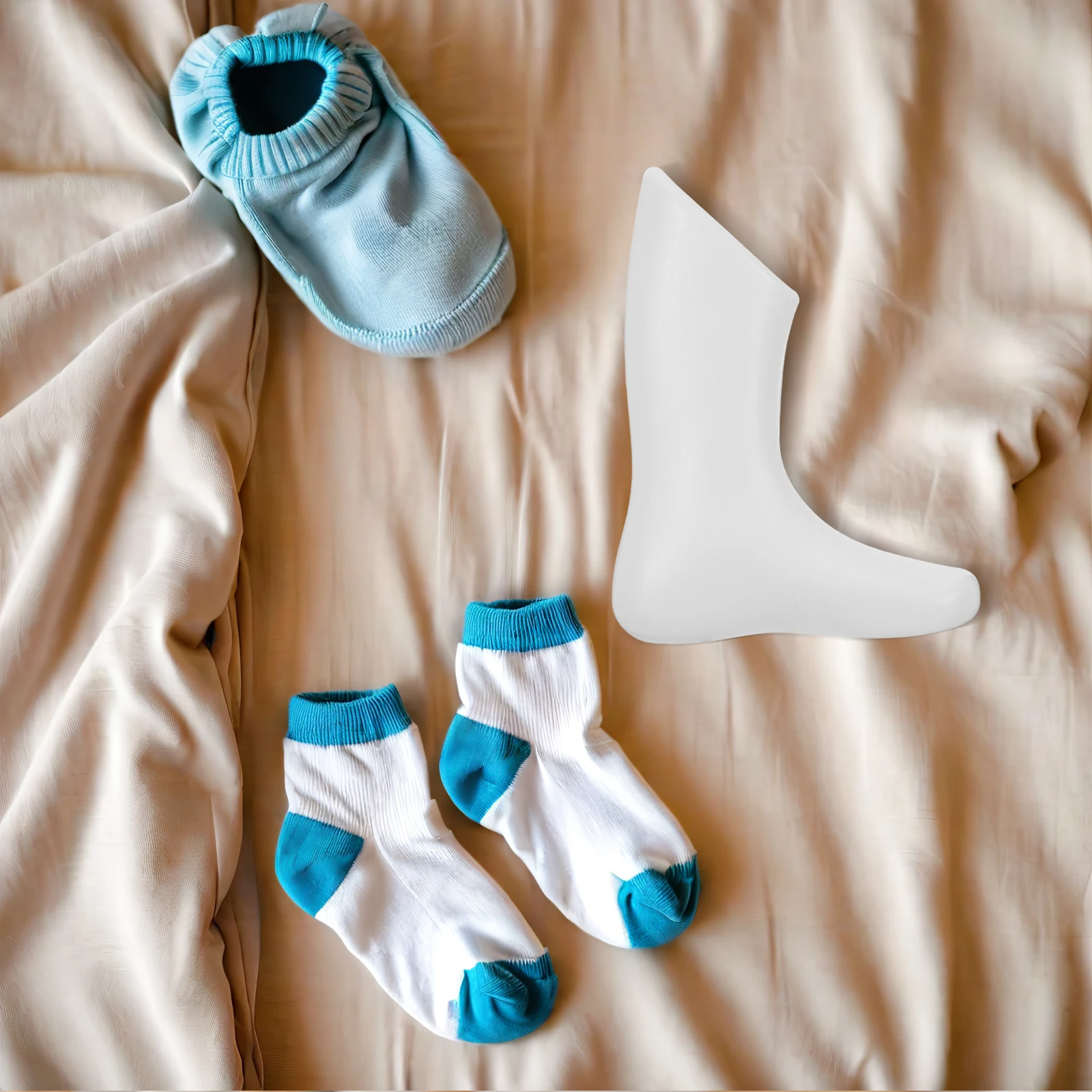 

4 Pcs Baby Shoes and Socks Display Stand Foot Mannequin Rack Form Fake Feet Shape