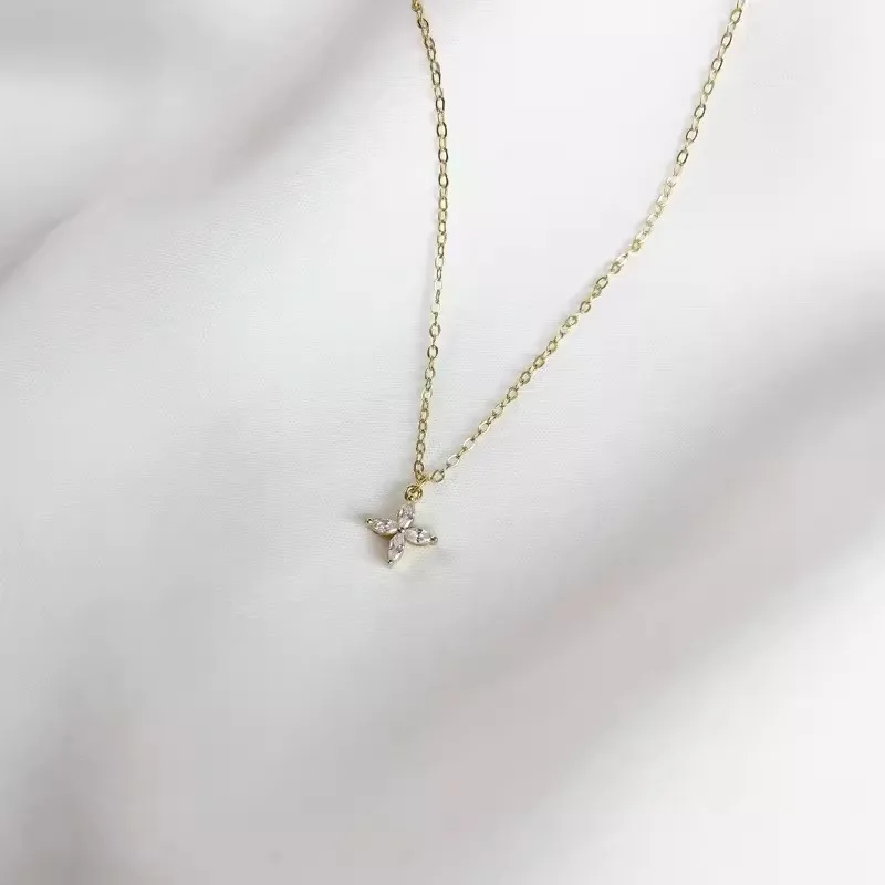 925 Sterling Silver Simple Delicate Zircon Flower pendant Necklace for Women Korea Sweet Temperament Jewelry Accessories