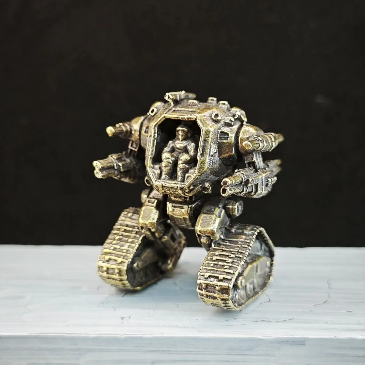 Vintage Brass Sci-Fi Tank Mech Figurine - Steampunk Heavy Robot Statue Desktop Decor Collectible Ornament