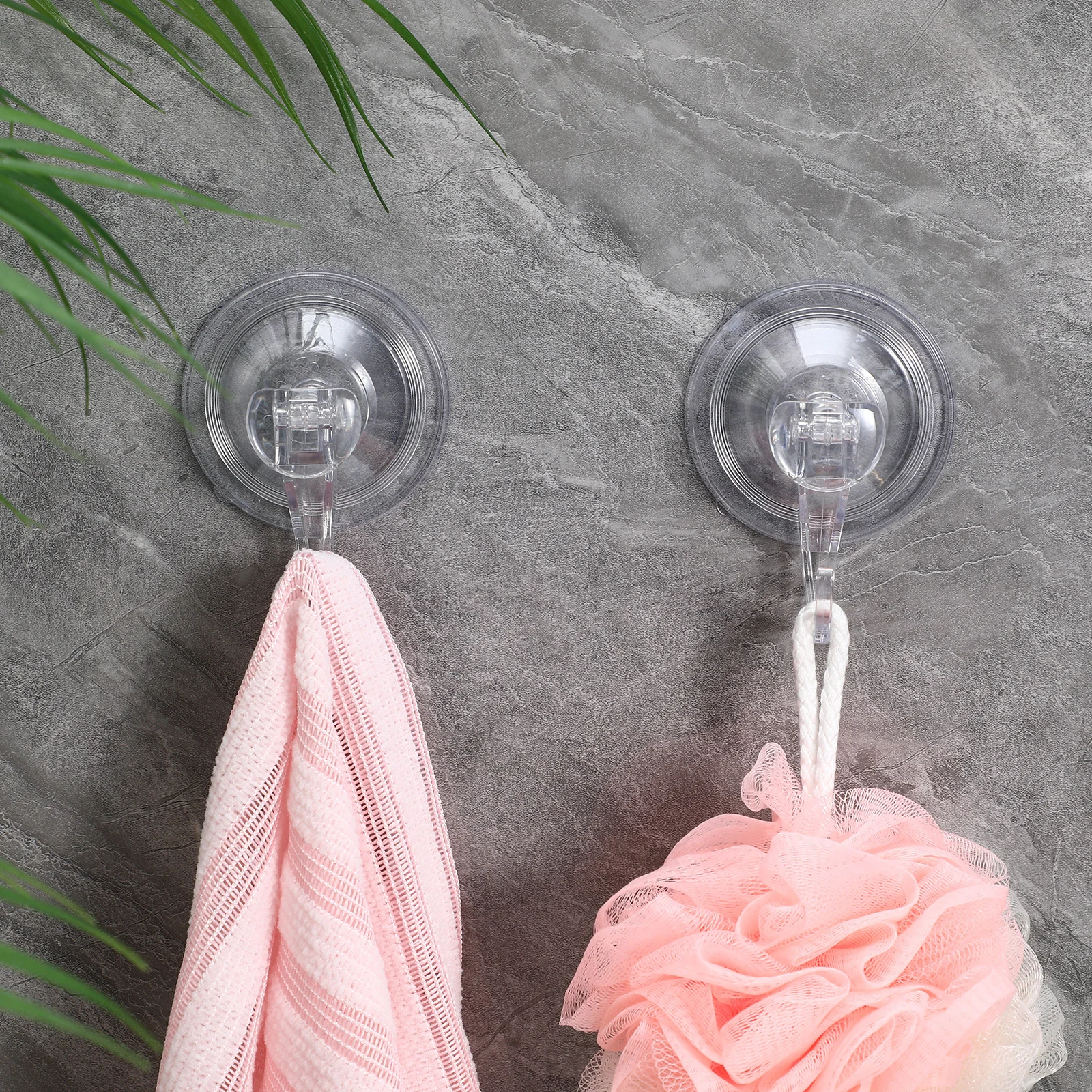 

4Pcs Suction Cup Hooks Clear Strong Hold No Drilling Shower Towel Wreath Garland Hooks for Glass Windows Door Wreath Door Hanger