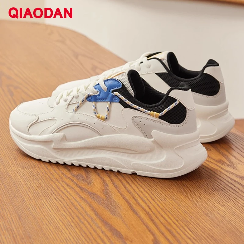 QIAODAN zapatos de skate informales para hombre 2025 otoño nuevas de cuero impermeables zapatos de ocio bajos para adolescente QXL043254425R