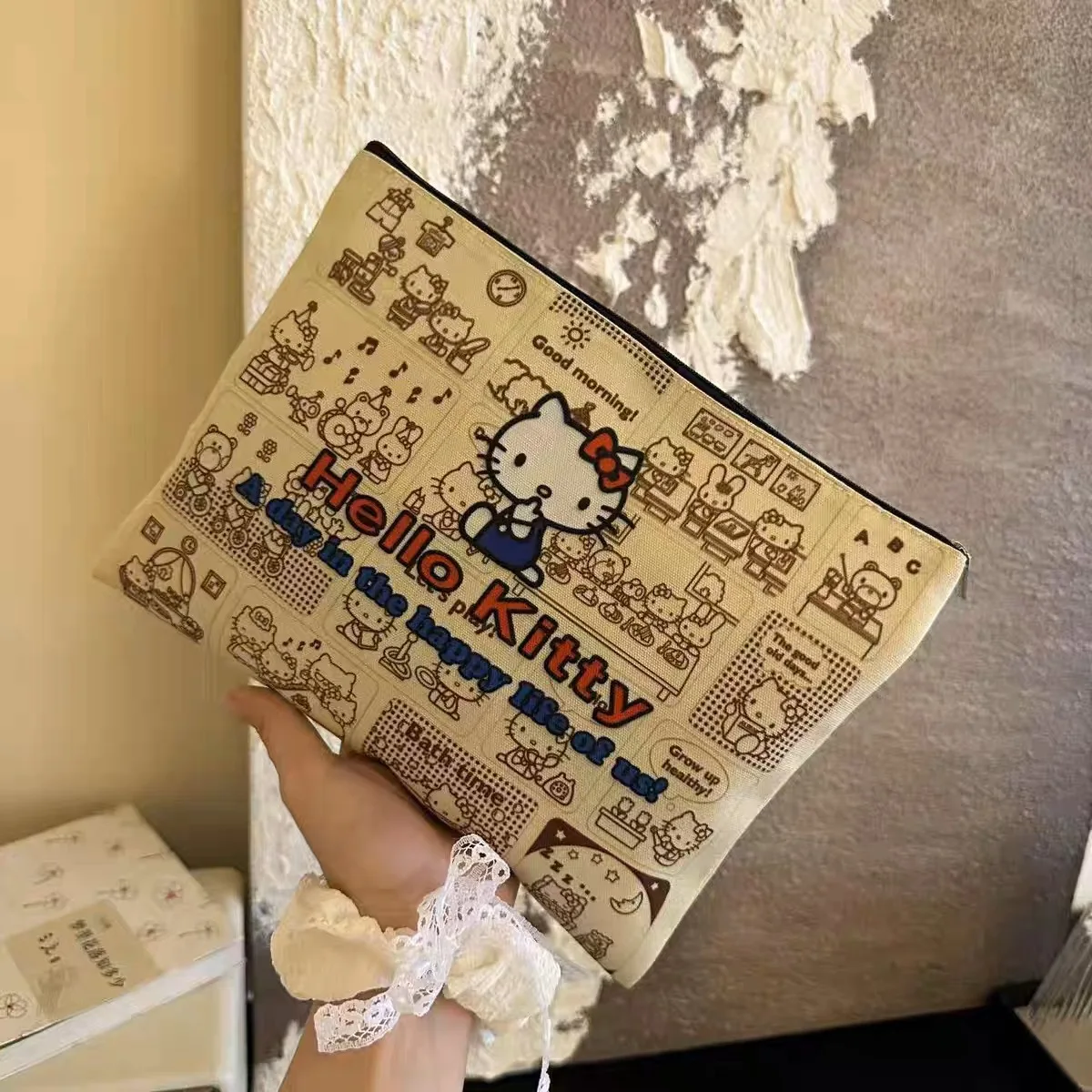 HelloKitty cartoon peripheral storage bag, super large capacity cosmetics storage bag