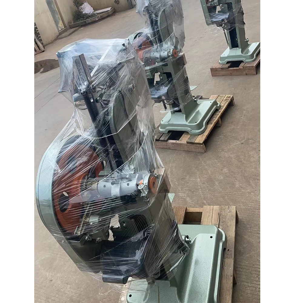 آلة التثبيت الأوتوماتيكية الصلبة شبه المجوفة آلة التثبيت الهيدروليكية لأمتعة الأجهزة ومكونات الإطار المعدني #3