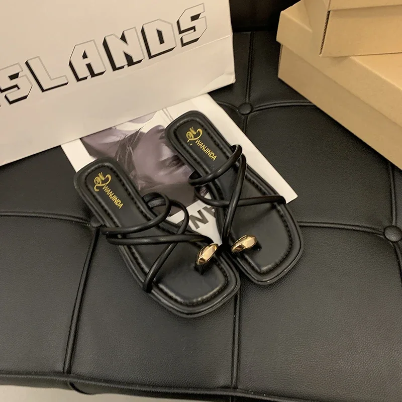 

Pop Set Of Toe Slippers Women's Summer 2025 New Fashion Versatile Low-heeled Beach Roman Shoes