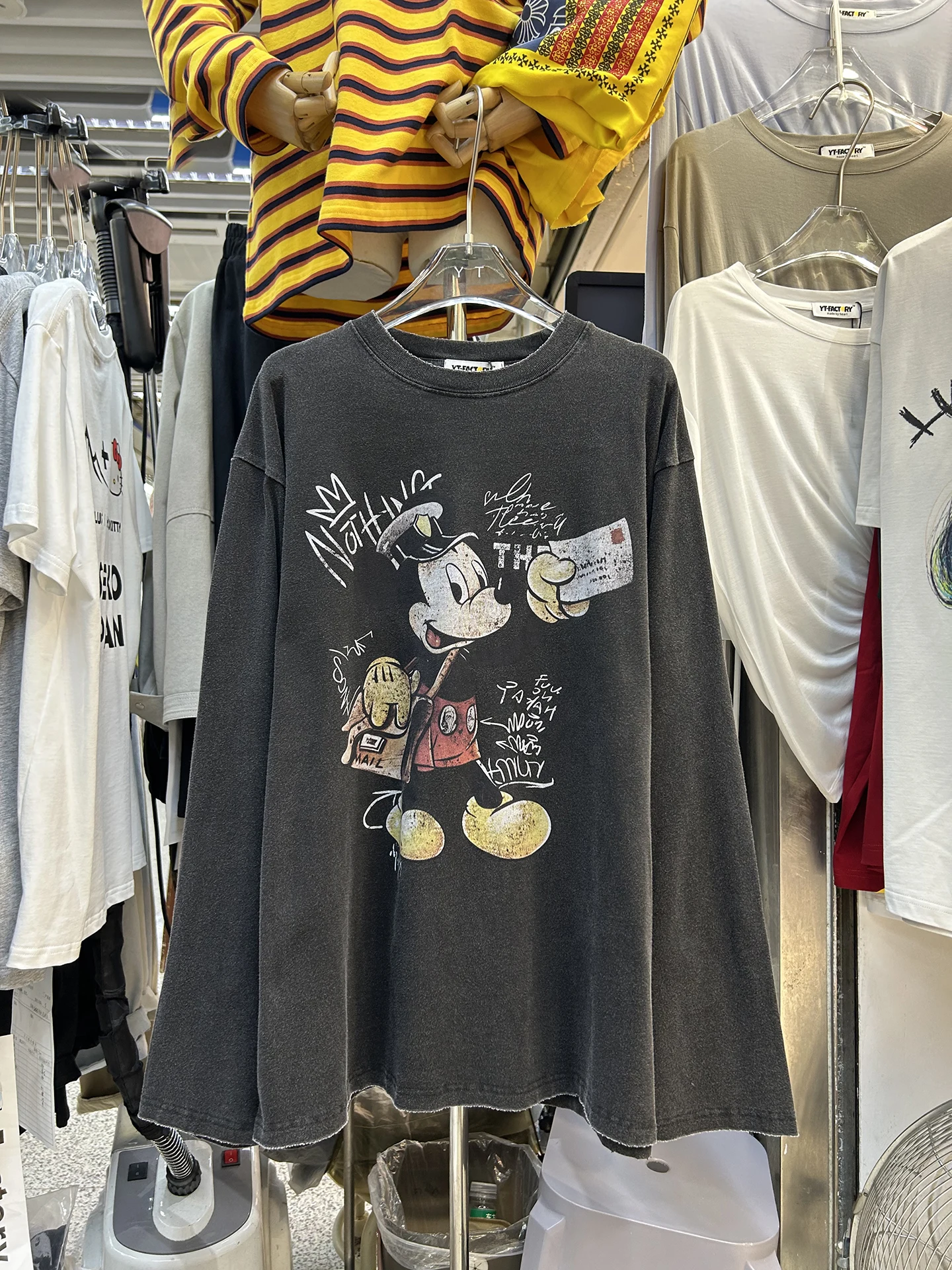 

Винтажная женская футболка с длинным рукавом, осенняя, в европейском стиле, оверсайз, с мультяшным принтом, свободного кроя, с круглым вырезом, средней длины, повседневная